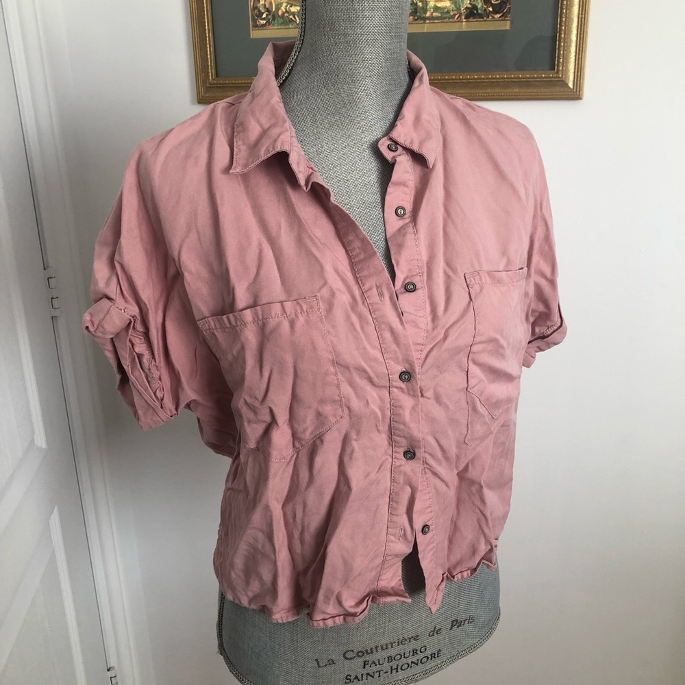 Cropped dust pink shirt
